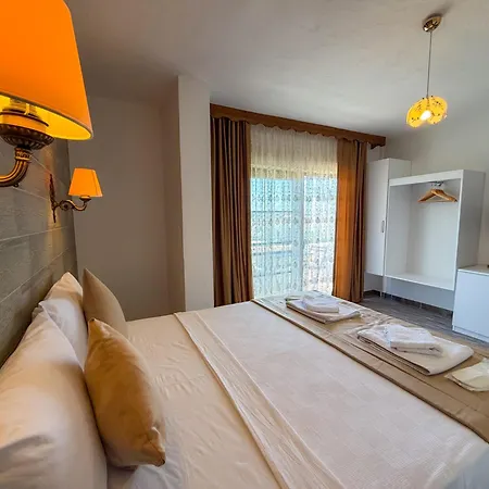 Hotel Alatrio *